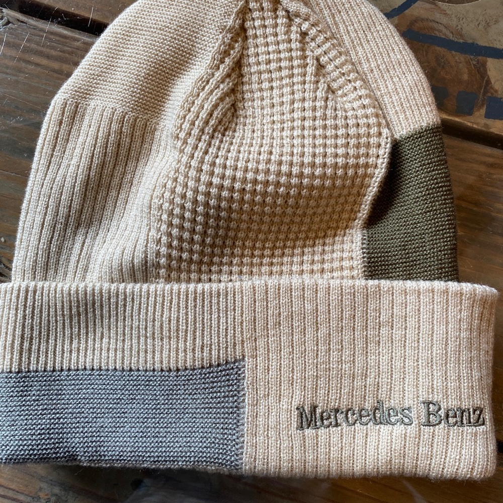 New Mercedes-Benz taupe Knit Beanie A18